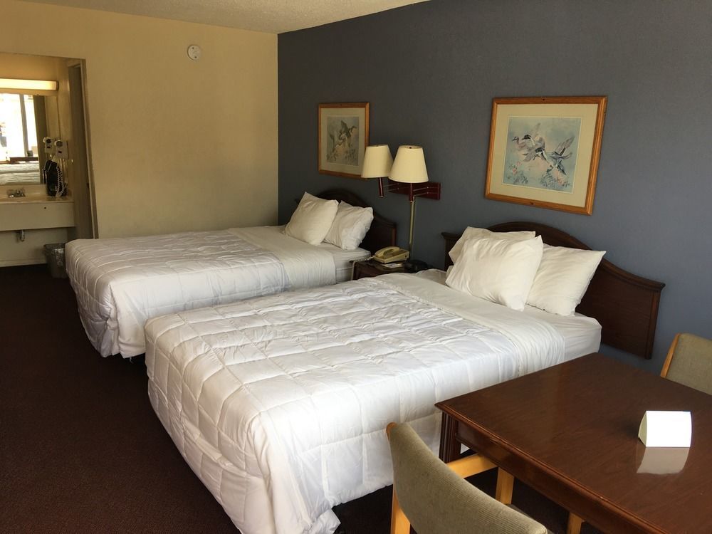 Days Inn By Wyndham Statesville Eksteriør bilde