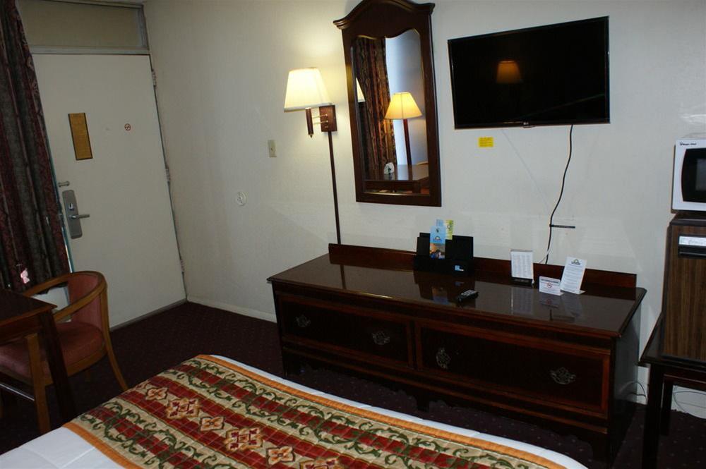 Days Inn By Wyndham Statesville Eksteriør bilde