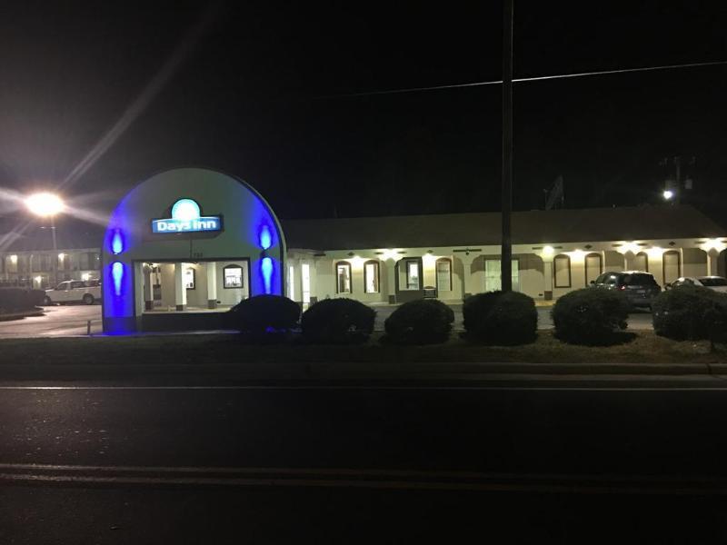Days Inn By Wyndham Statesville Eksteriør bilde