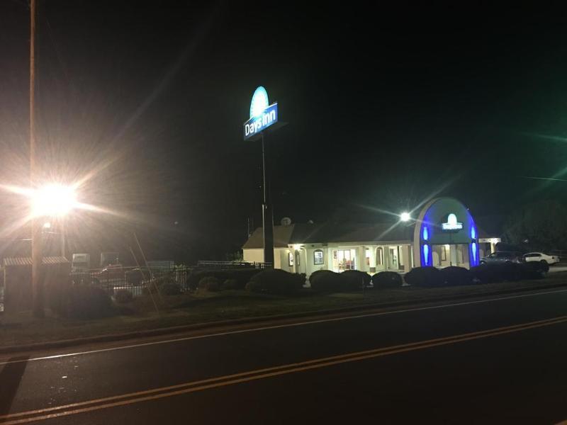 Days Inn By Wyndham Statesville Eksteriør bilde