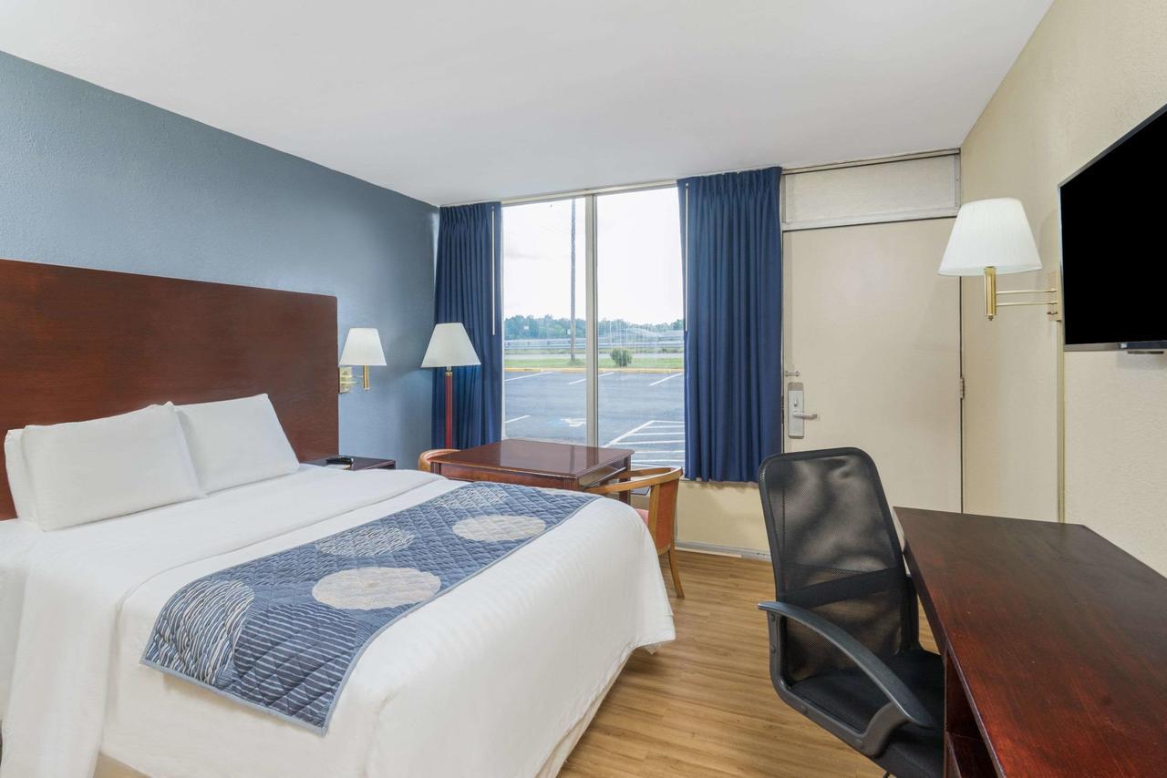 Days Inn By Wyndham Statesville Eksteriør bilde
